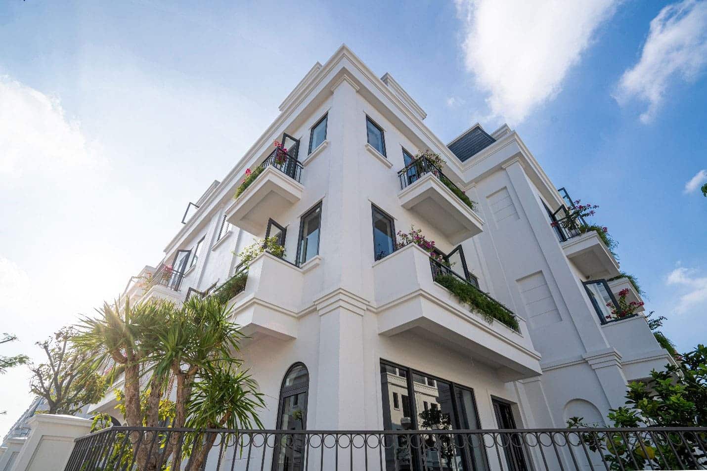 Toàn bộ dự án Solasta Mansion đã hoàn thiện hạ tầng và dịch vụ.