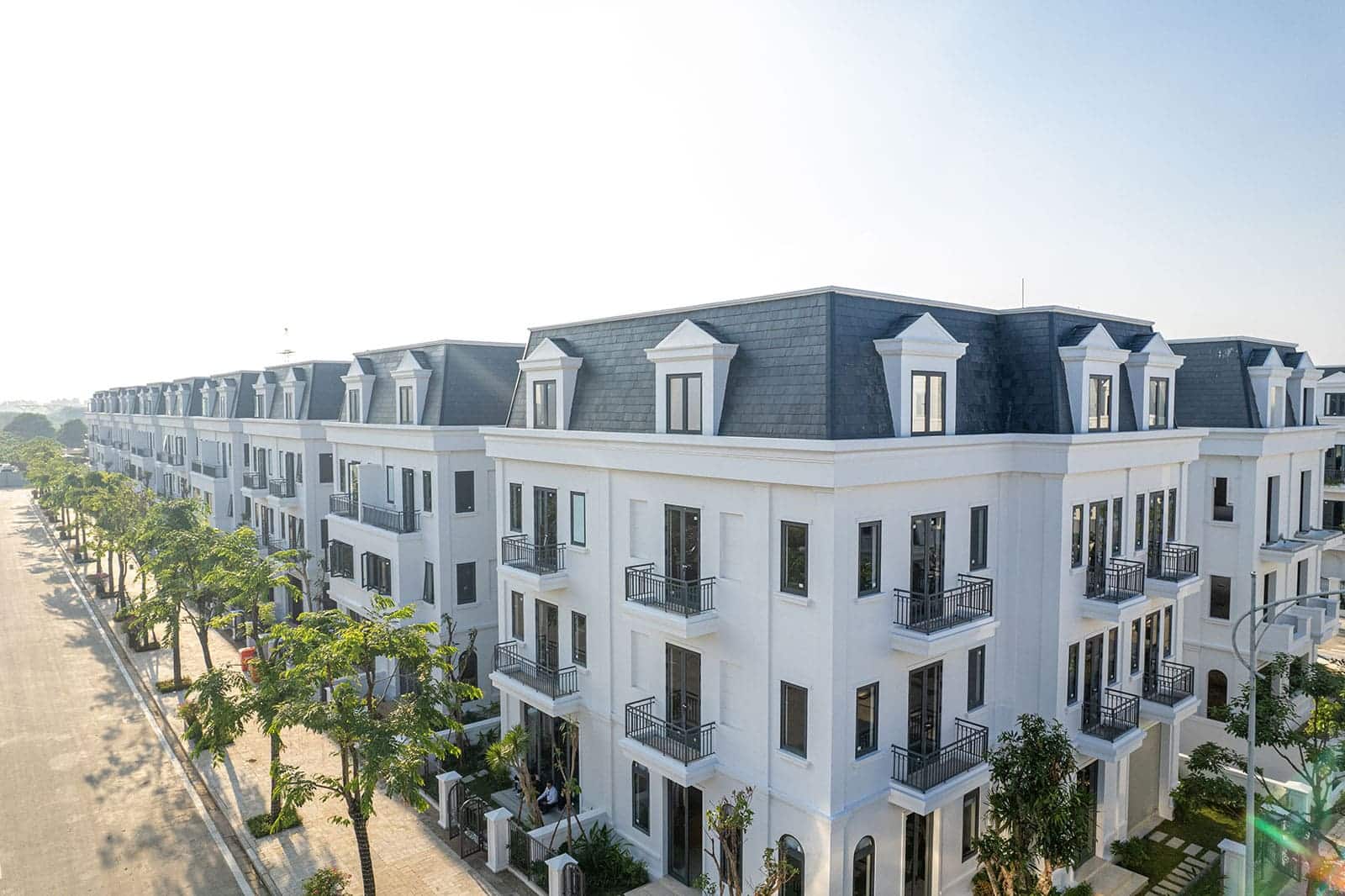 Biệt thự Solasta Mansion được thiết kế theo kiến trúc dinh thự bề thế.