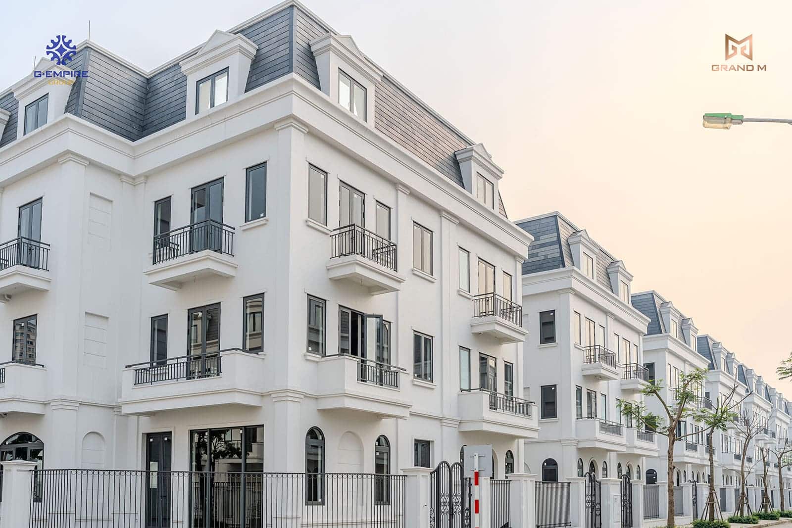 Hình ảnh thực tế dự án biệt thự Solasta Mansion Dương Nội vào tháng 4 năm 2024.