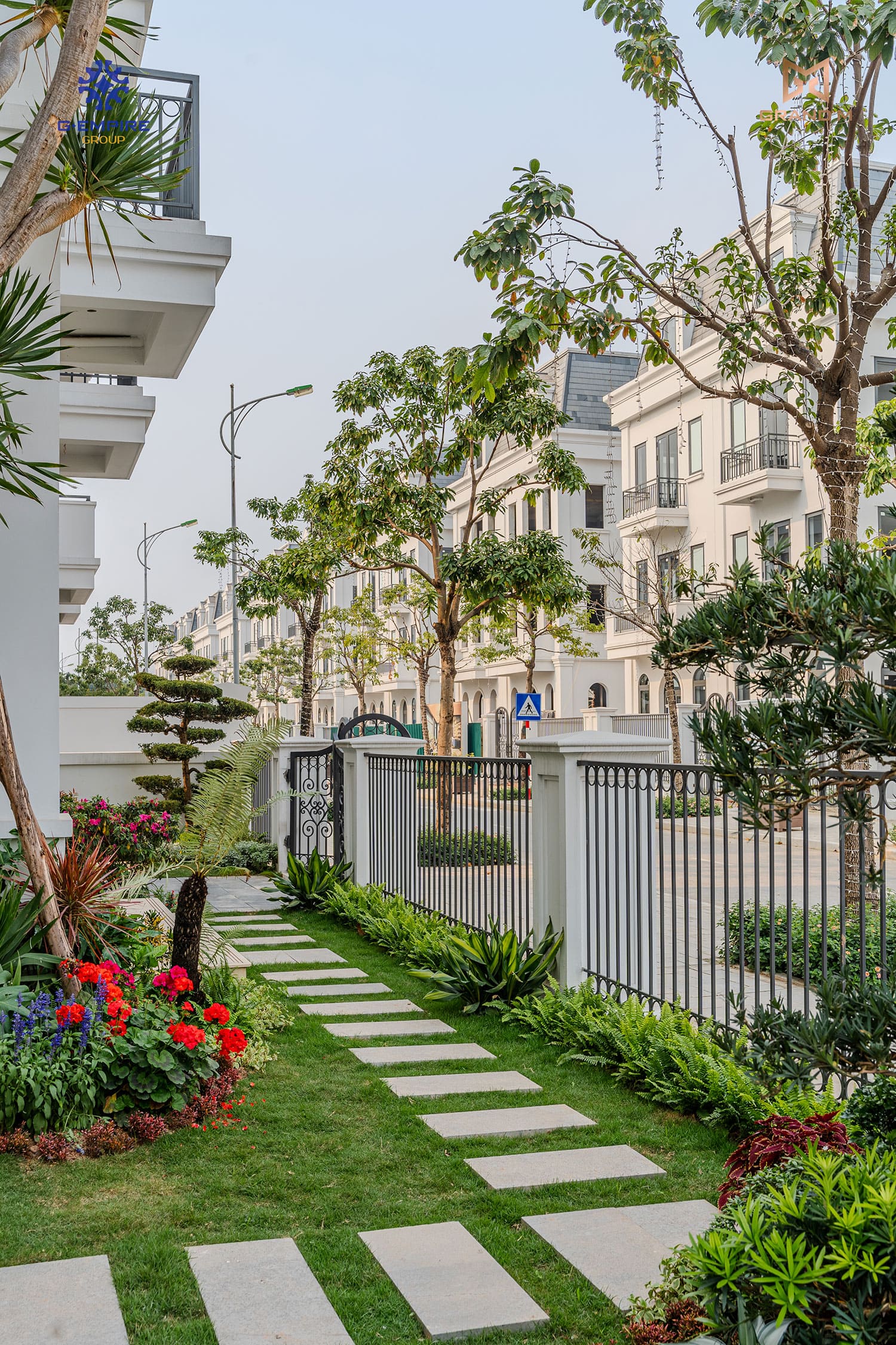 Hình ảnh thực tế dự án biệt thự Solasta Mansion Dương Nội vào tháng 4 năm 2024.