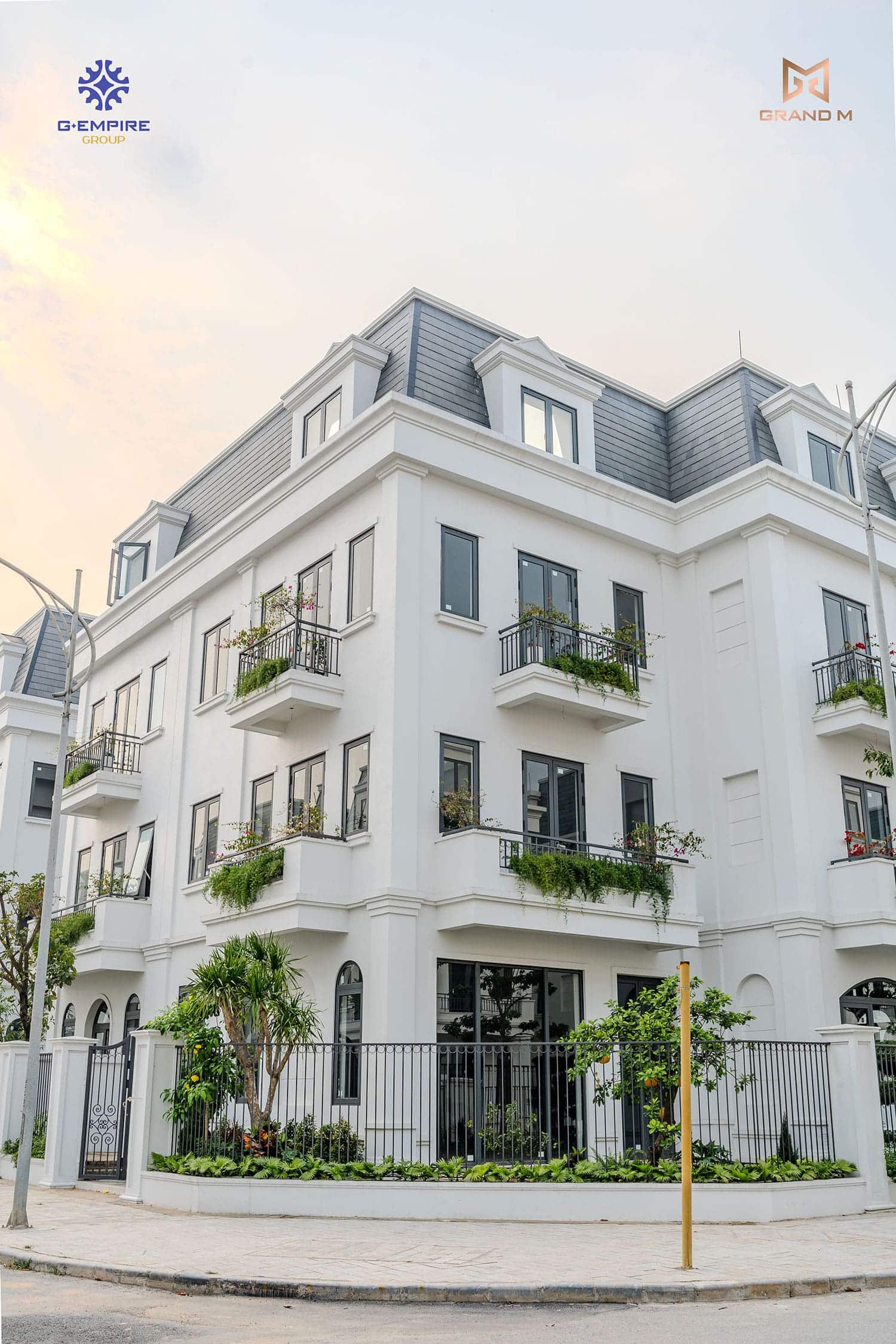 Hình ảnh thực tế dự án biệt thự Solasta Mansion Dương Nội vào tháng 4 năm 2024.